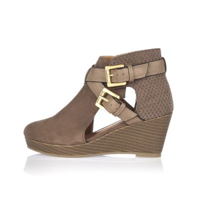 Girls brown cut-out wedges